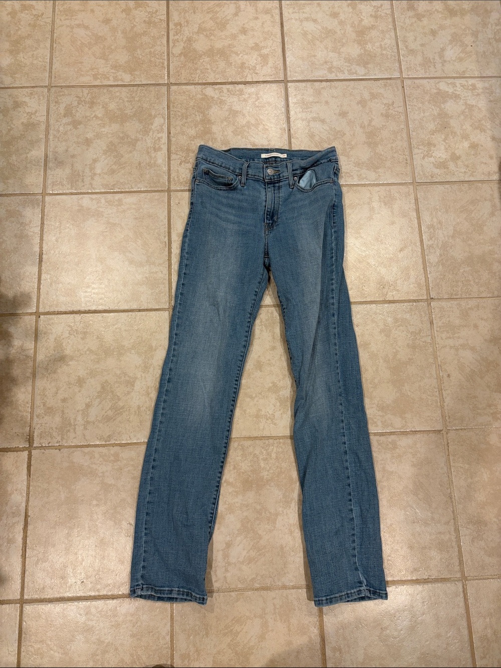 LEVI’S Classic Women's Blue slimming straight jeans SIZE 29